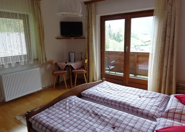 בית הארחה Helga