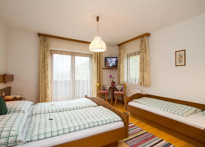 בית הארחה Helga 3*