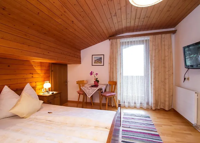 בית הארחה Helga 3*